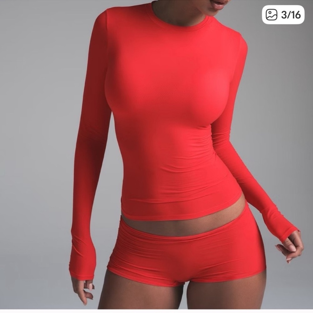SKIMS NWT Fits Everybody Long Sleeved Tee - Cherry